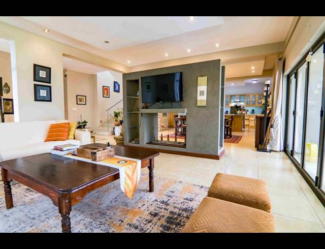 4 BEDROOM HOUSE FOR SALE IN COPPERLEAF ESTATE